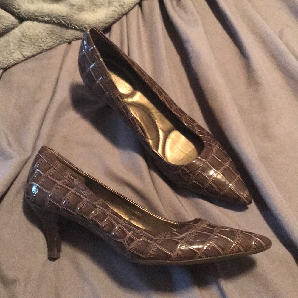 Shiny Brown Block Patterned Heels